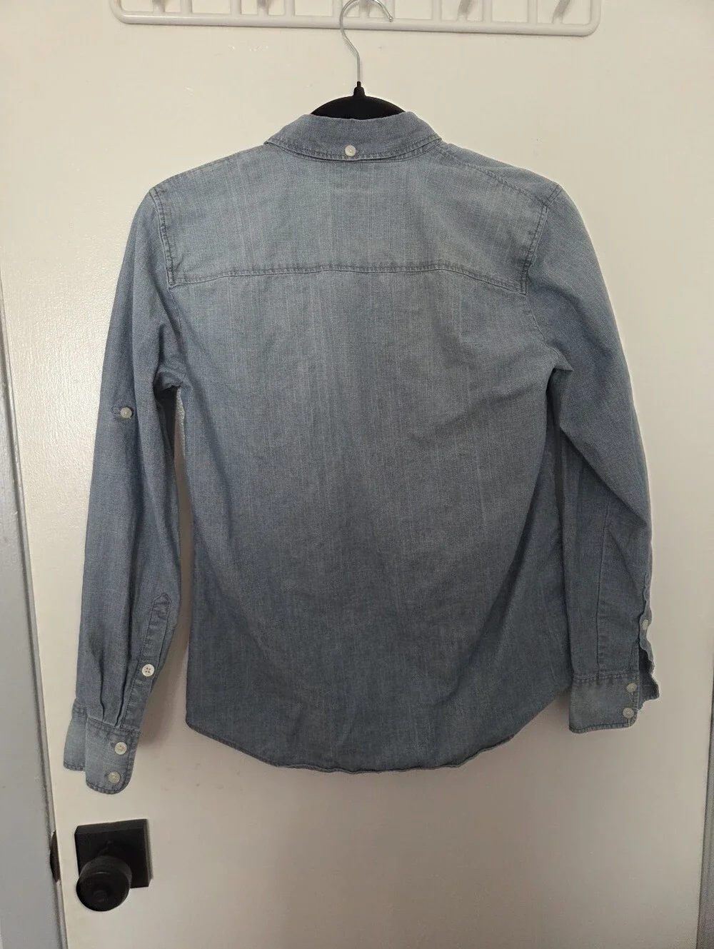 J.Crew The Perfect Shirt Light Wash Cotton Chambray Button Down Roll Tab Size 4